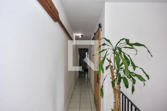 Corredor de casa à venda com 3 quartos, 200m² em Jardim Monte Kemel, São Paulo