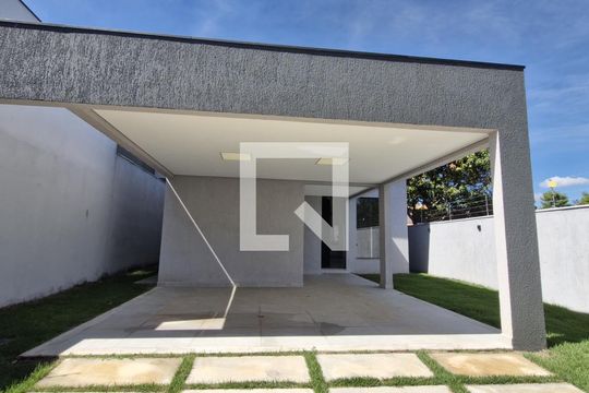Casa à venda com 3 quartos, 500m² em Várzea, Lagoa Santa