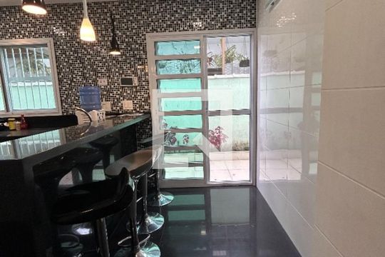 Casa para alugar com 4 quartos, 330m² em Vila Mazzei, São Paulo