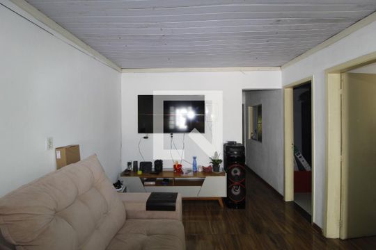 Sala de casa para alugar com 3 quartos, 106m² em Costa E Silva, Porto Alegre