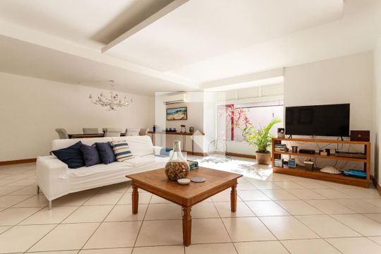 Casa à venda com 5 quartos, 1500m² em Vargem Grande, Rio de Janeiro