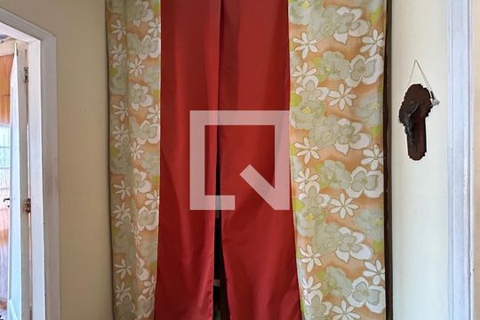 Corredor de casa à venda com 2 quartos, 211m² em Vila Albertina, São Paulo