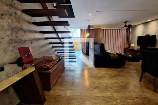 Sala de casa à venda com 4 quartos, 240m² em São Francisco, Niterói