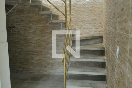 Área de Serviço - Acesso  de casa à venda com 2 quartos, 140m² em Vila Santa Izabel, São Bernardo do Campo