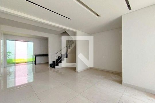 Sala de casa à venda com 3 quartos, 105m² em Santa Amelia, Belo Horizonte