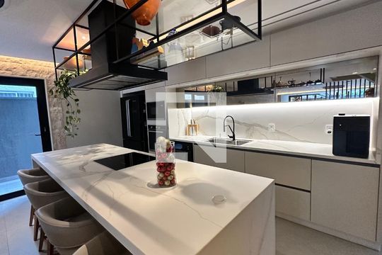 Cozinha de casa de condomínio à venda com 4 quartos, 400m² em Barra da Tijuca, Rio de Janeiro