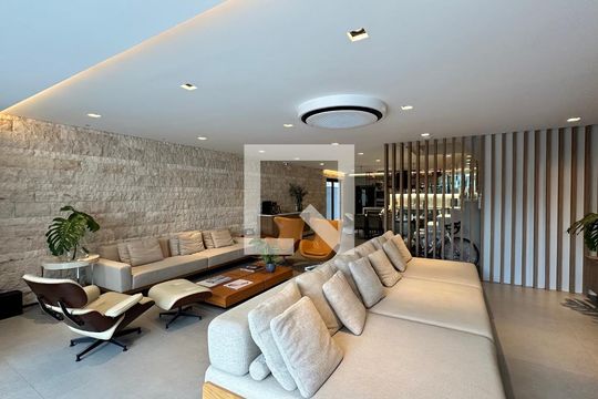 Sala de casa de condomínio à venda com 4 quartos, 400m² em Barra da Tijuca, Rio de Janeiro