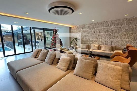 Sala de casa de condomínio à venda com 4 quartos, 400m² em Barra da Tijuca, Rio de Janeiro