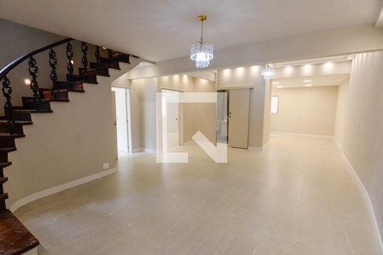 Sala de casa para alugar com 5 quartos, 400m² em Grajaú, Rio de Janeiro
