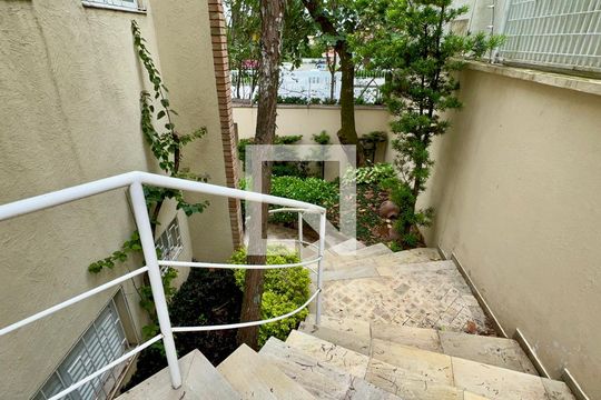 Entrada de casa à venda com 4 quartos, 360m² em Vila Madalena, São Paulo