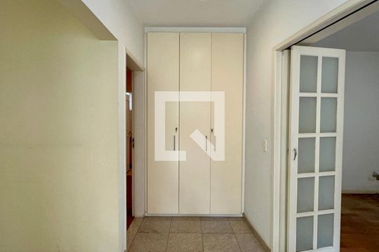 Hall de entrada de casa à venda com 4 quartos, 360m² em Vila Madalena, São Paulo