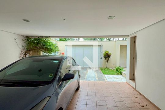 Garagem de casa à venda com 4 quartos, 360m² em Vila Madalena, São Paulo