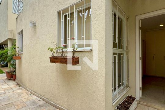 Entrada de casa à venda com 4 quartos, 360m² em Vila Madalena, São Paulo