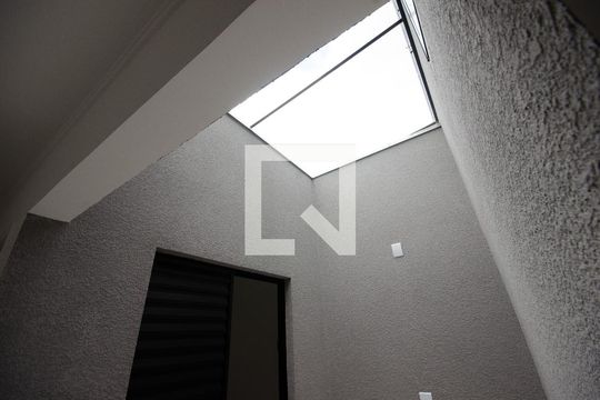 Corredor - Clarabóia de casa à venda com 3 quartos, 132m² em Jardim Sao Jose, São Paulo