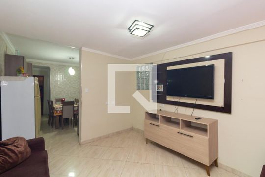 Sala de casa para alugar com 1 quarto, 60m² em Jardim Robru, São Paulo