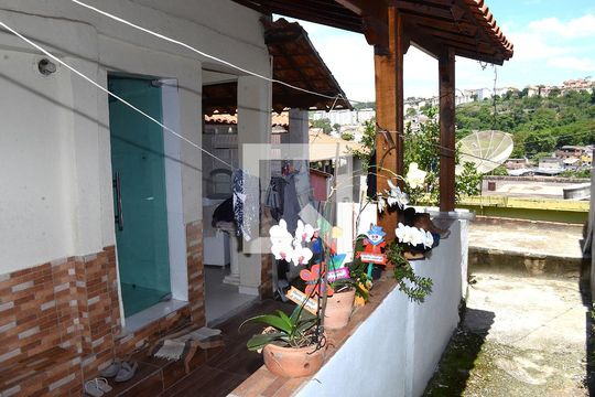 Varanda de casa à venda com 6 quartos, 380m² em Goiânia, Belo Horizonte