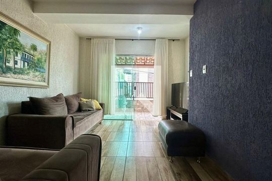 Sala  de casa à venda com 3 quartos, 236m² em Sagrada Família, Belo Horizonte