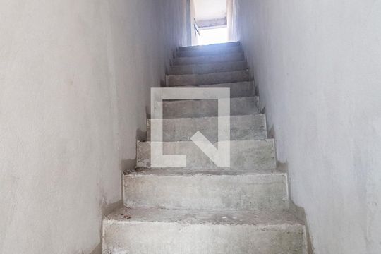 Escada de casa para alugar com 2 quartos, 80m² em Ana Cristina Ii, Barueri