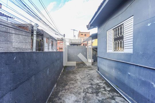 Corredor  de casa à venda com 2 quartos, 90m² em Casa Grande, Diadema