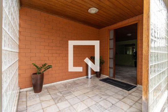 Hall de entrada de apartamento à venda com 2 quartos, 57m² em Vila Monumento, São Paulo