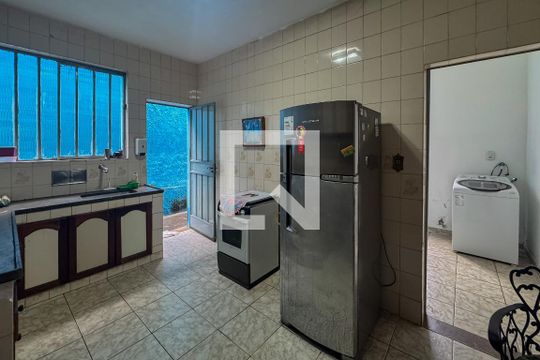 Casa à venda com 3 quartos, 240m² em Pindorama, Belo Horizonte