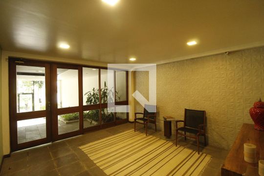 Hall de entrada de apartamento à venda com 2 quartos, 81m² em Bela Vista, Porto Alegre
