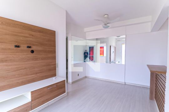 Sala de apartamento para alugar com 2 quartos, 50m² em Del Castilho, Rio de Janeiro
