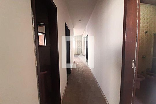 Corredor de casa para alugar com 3 quartos, 120m² em Centro, Betim