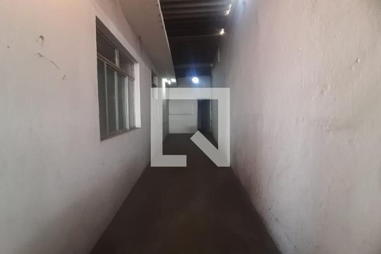 Corredor de casa para alugar com 3 quartos, 120m² em Centro, Betim