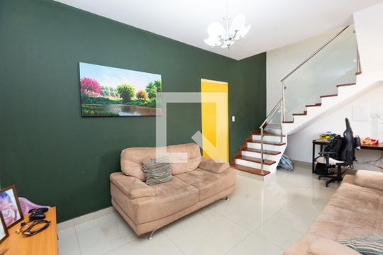 Casa para alugar com 3 quartos, 150m² em Vila Paris, Contagem