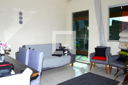 Sala de casa à venda com 2 quartos, 250m² em Goiânia, Belo Horizonte