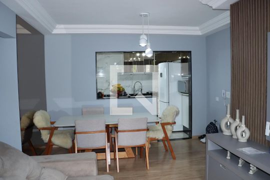 Sala de apartamento para alugar com 2 quartos, 55m² em Jardim Sabiá, Cotia
