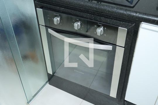 Cozinha de apartamento para alugar com 2 quartos, 55m² em Jardim Sabiá, Cotia