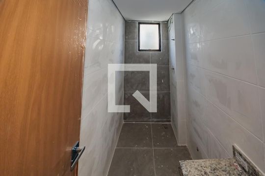 Banheiro Social de apartamento à venda com 2 quartos, 55m² em Serrano, Belo Horizonte