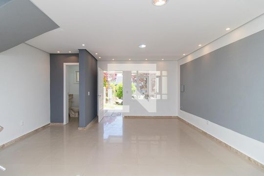 Sala de casa à venda com 3 quartos, 185m² em Guarujá, Porto Alegre