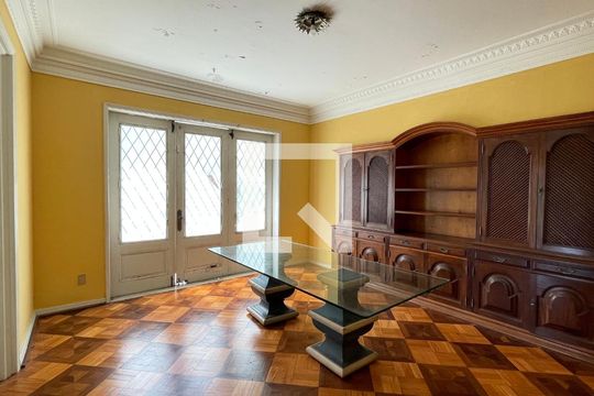 Sala de casa à venda com 3 quartos, 643m² em Grajaú, Rio de Janeiro