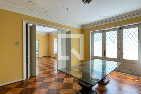 Sala de casa à venda com 3 quartos, 643m² em Grajaú, Rio de Janeiro