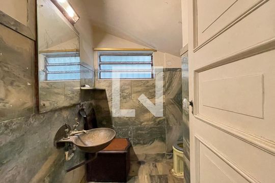 Lavabo de casa à venda com 3 quartos, 643m² em Grajaú, Rio de Janeiro