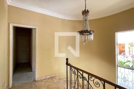 Corredor de casa à venda com 3 quartos, 643m² em Grajaú, Rio de Janeiro