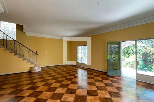Sala de casa à venda com 3 quartos, 643m² em Grajaú, Rio de Janeiro