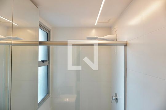 Banheiro social de apartamento para alugar com 1 quarto, 40m² em Barro Preto, Belo Horizonte