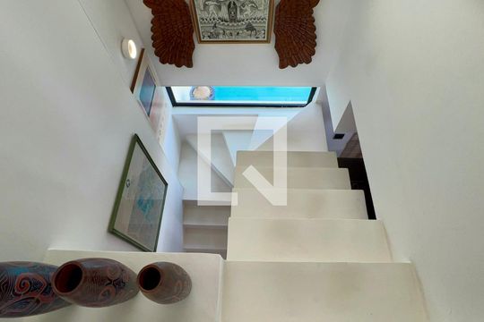 Escada de apartamento à venda com 1 quarto, 156m² em Jardins, São Paulo