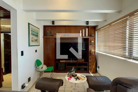 Sala de TV de apartamento à venda com 1 quarto, 156m² em Jardins, São Paulo