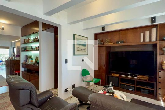 Sala de TV de apartamento à venda com 1 quarto, 156m² em Jardins, São Paulo