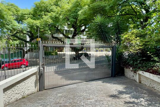 Garagem de casa à venda com 3 quartos, 420m² em Alto de Pinheiros, São Paulo