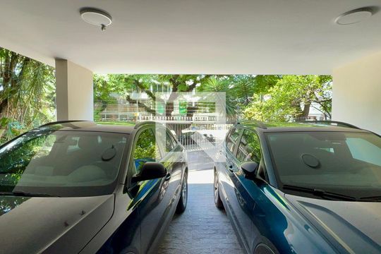 Garagem de casa à venda com 3 quartos, 420m² em Alto de Pinheiros, São Paulo