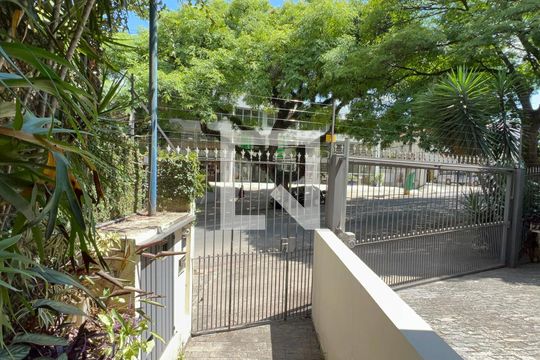 Garagem de casa à venda com 3 quartos, 420m² em Alto de Pinheiros, São Paulo