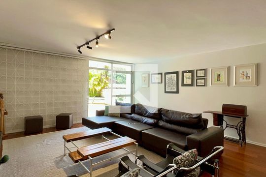 Sala de casa à venda com 3 quartos, 420m² em Alto de Pinheiros, São Paulo