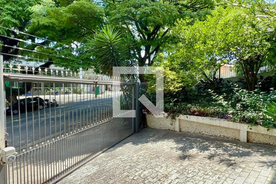 Garagem de casa à venda com 3 quartos, 420m² em Alto de Pinheiros, São Paulo