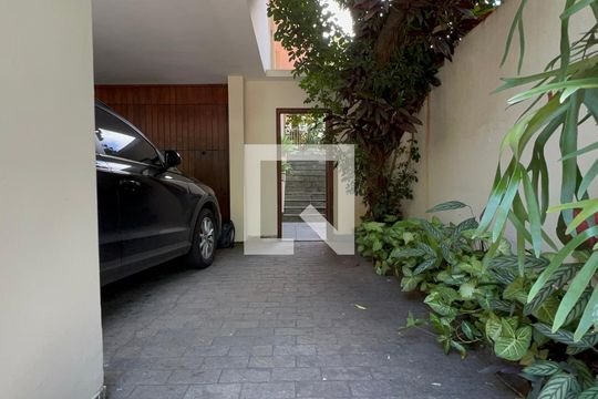 Entrada de casa à venda com 3 quartos, 420m² em Alto de Pinheiros, São Paulo
